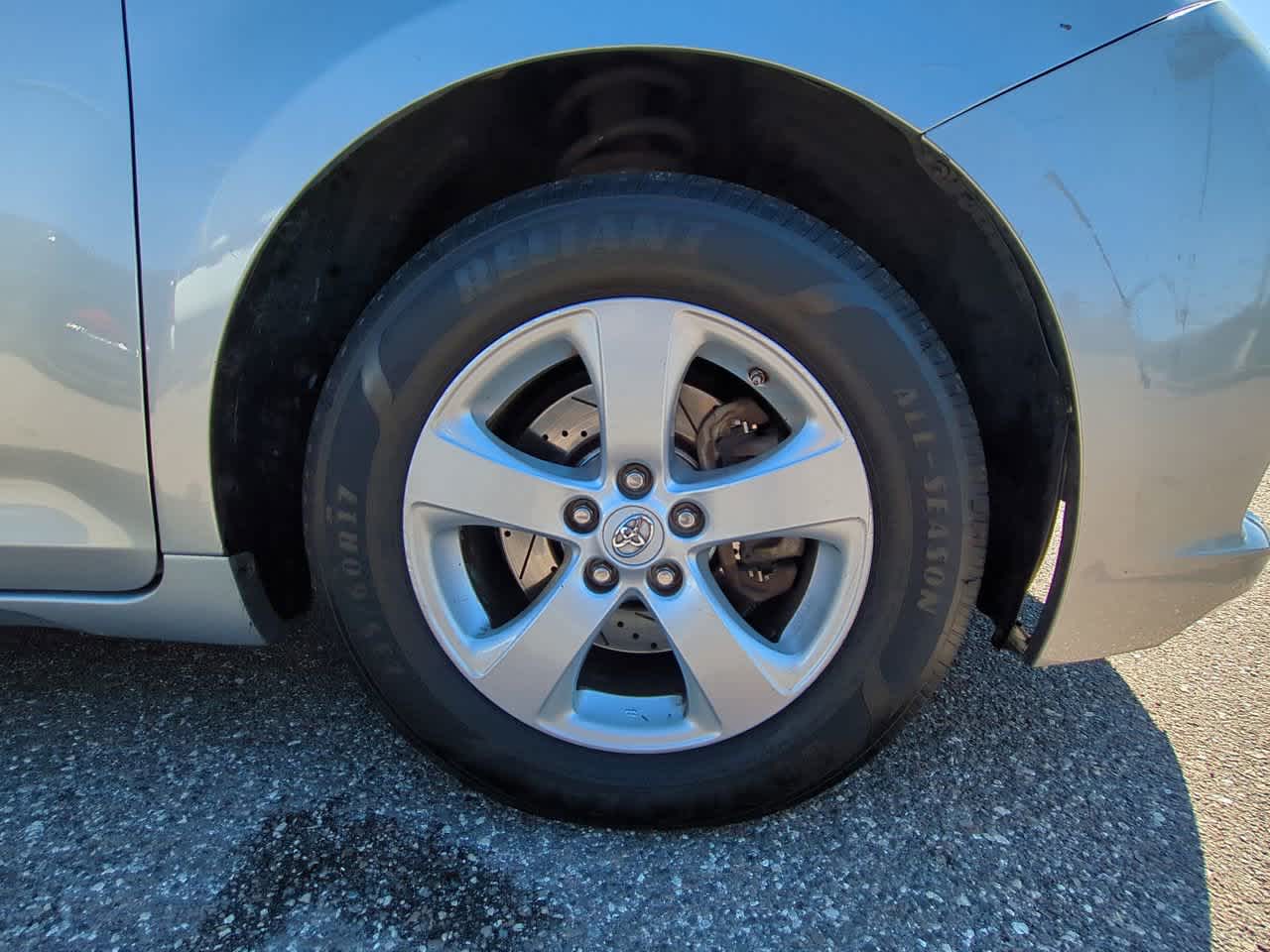 Thumbnail: 2014 Toyota Sienna - 11