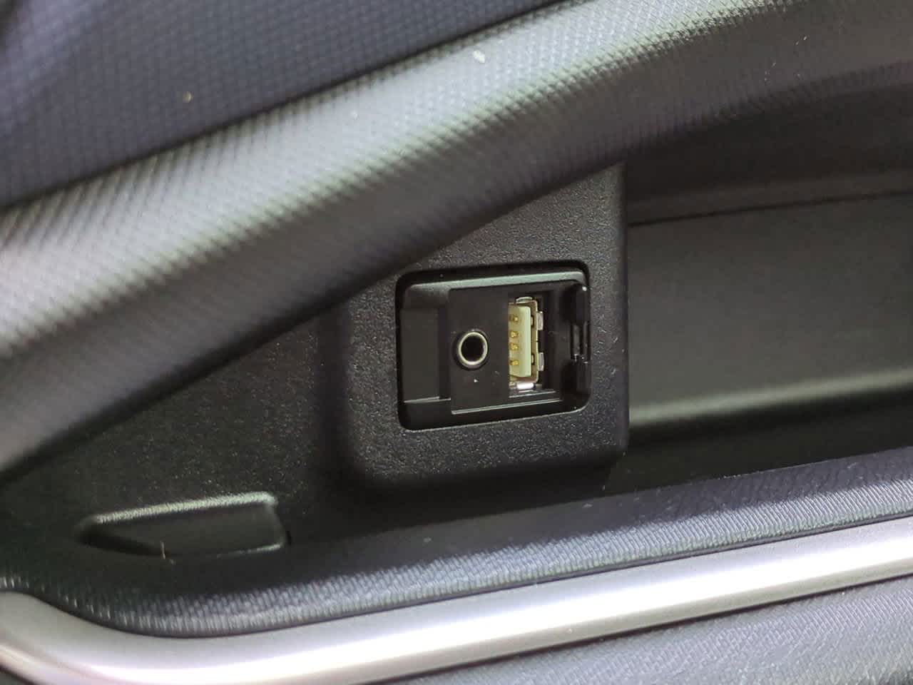 Thumbnail: 2016 Toyota Prius c - 21