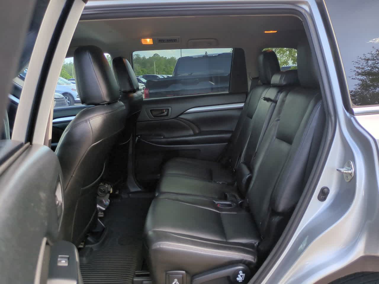 Thumbnail: 2018 Toyota Highlander - 14