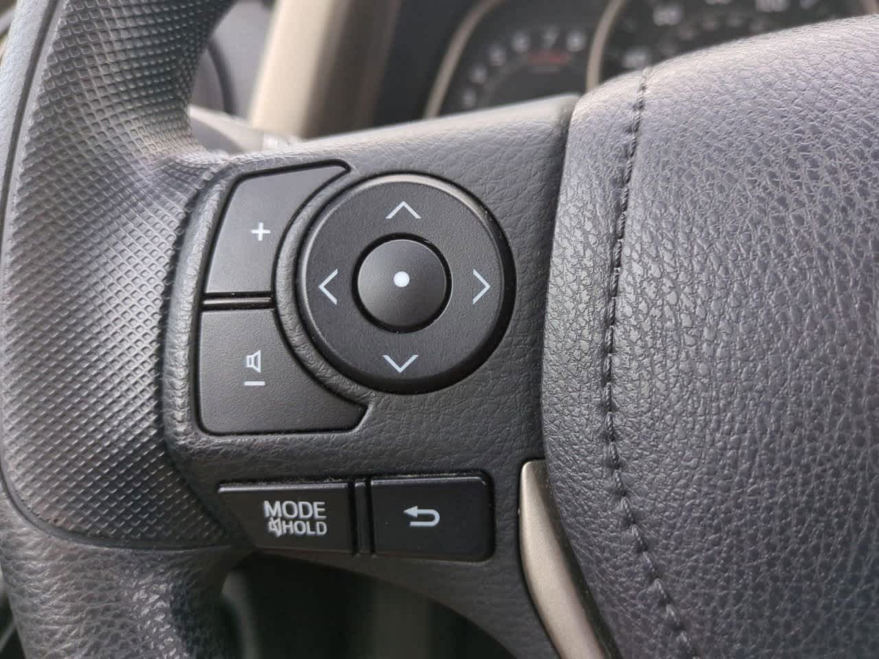 Thumbnail: 2014 Toyota RAV4 - 22
