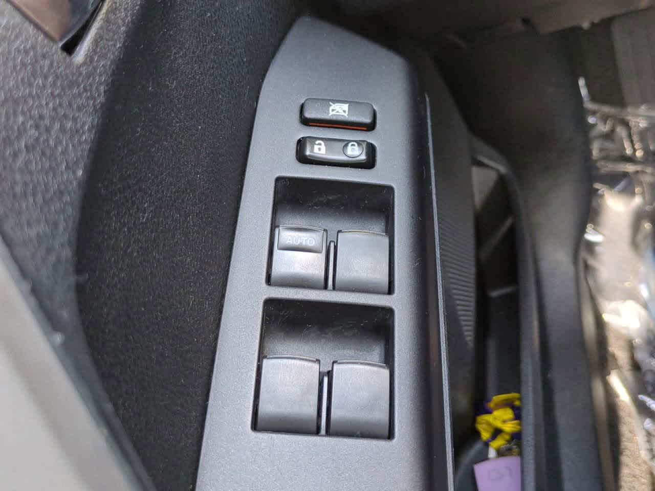 Thumbnail: 2018 Toyota RAV4 - 22