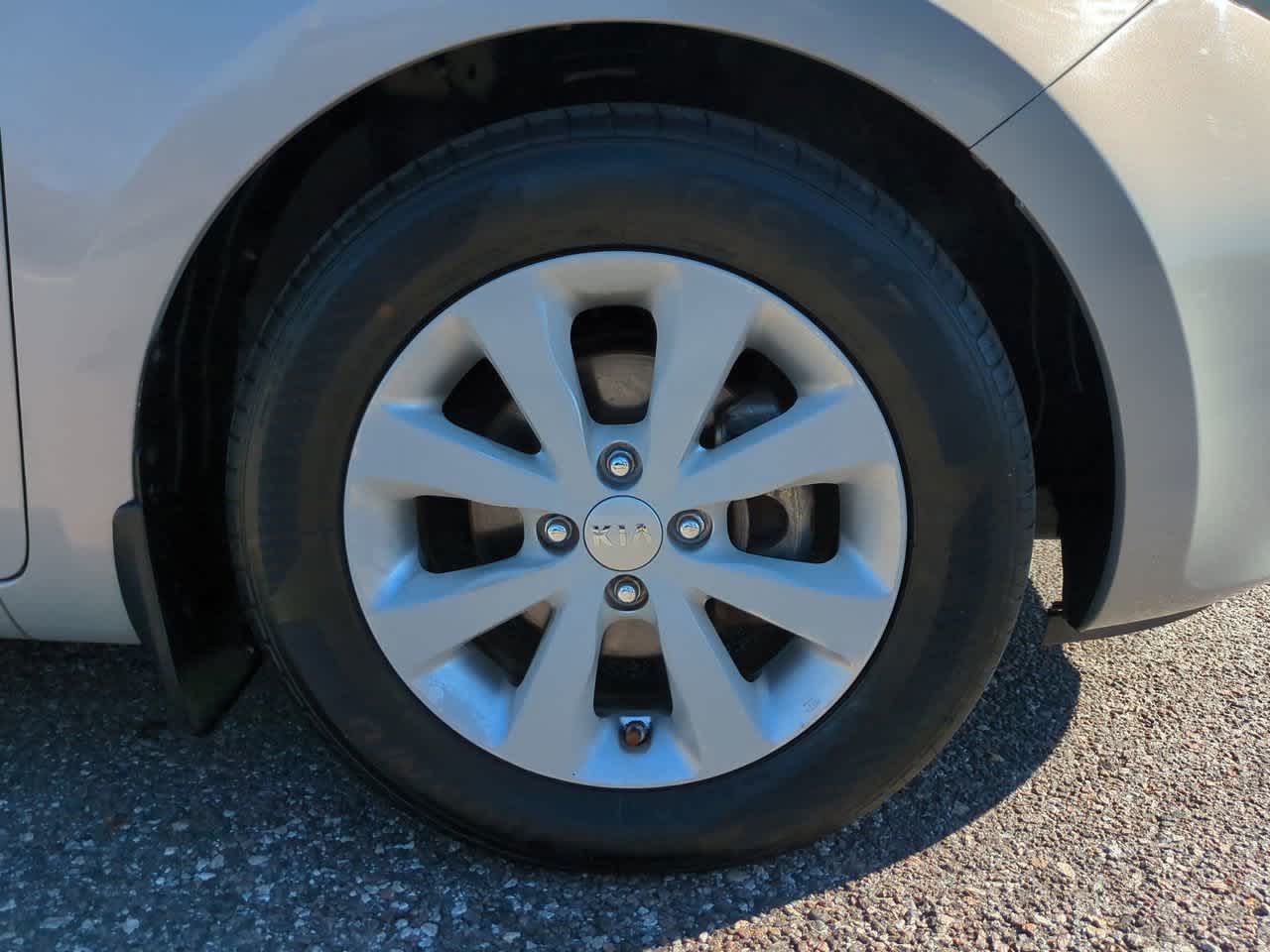 Thumbnail: 2013 Kia Rio - 10