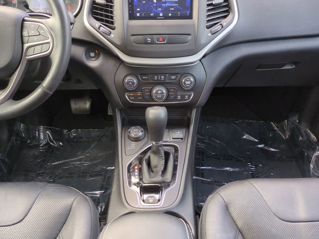 Thumbnail: 2019 Jeep Cherokee - 18