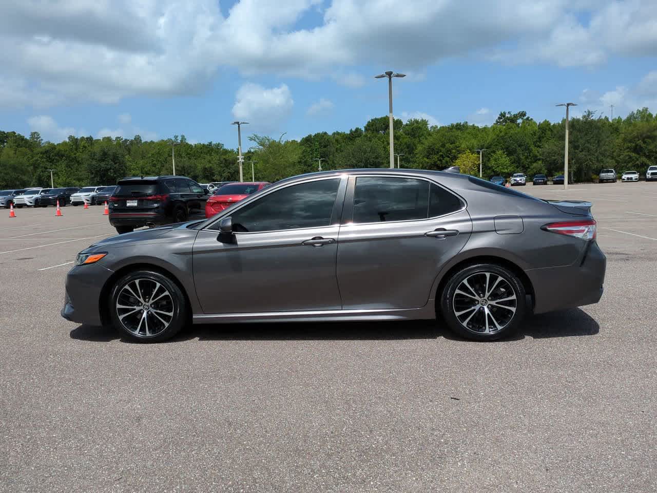 2020 Toyota Camry SE 3