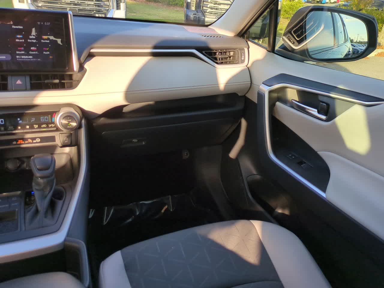 Thumbnail: 2025 Toyota RAV4 - 15