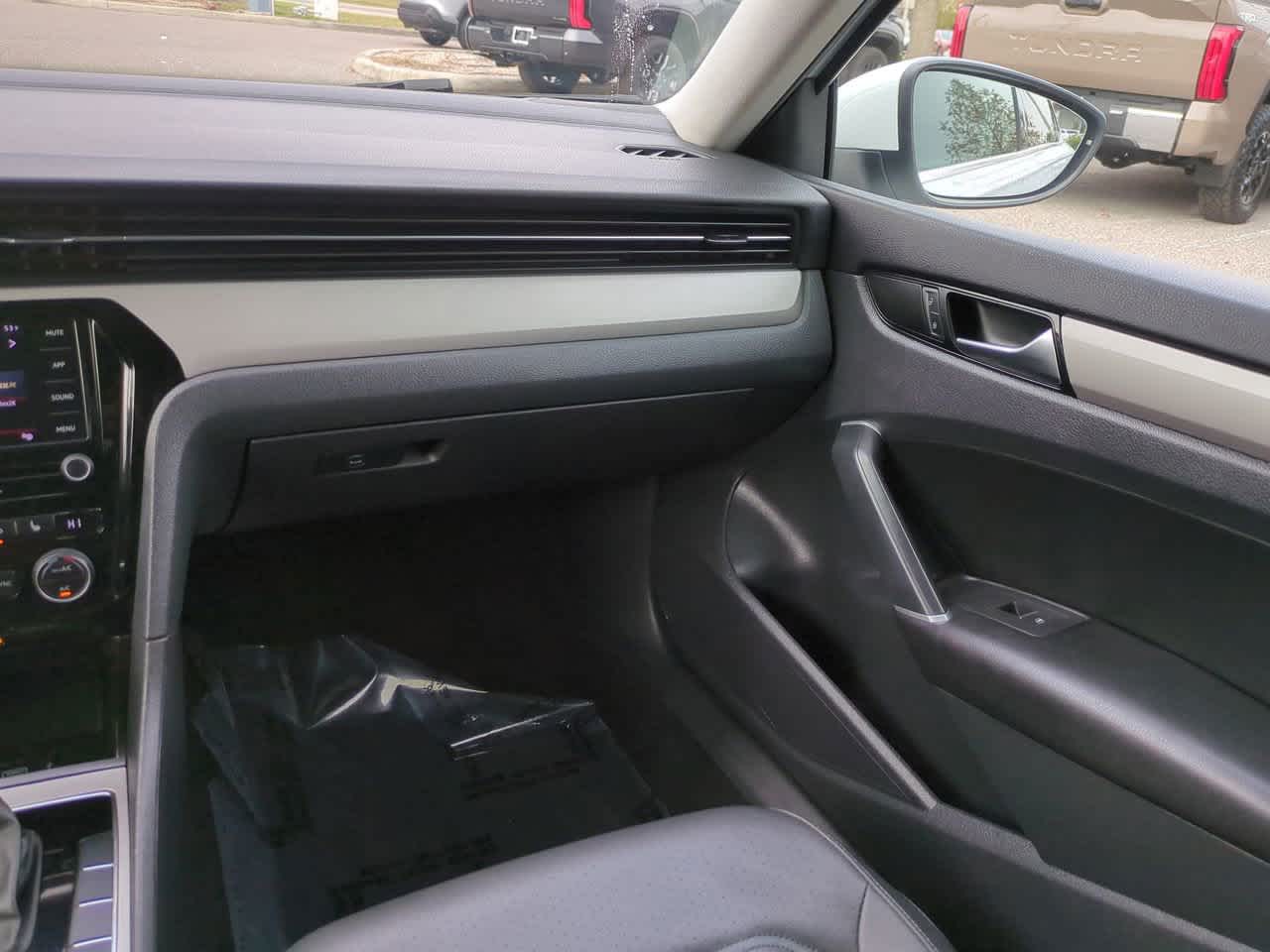 Thumbnail: 2022 Volkswagen Passat - 16