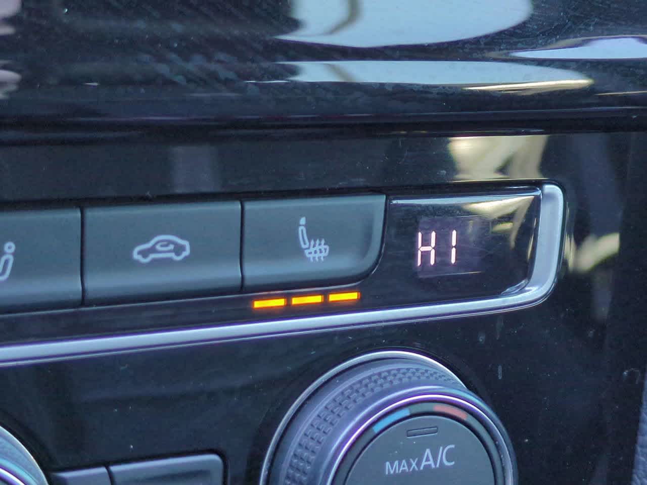 Thumbnail: 2016 Volkswagen Golf - 22