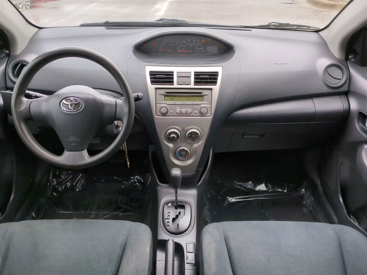 Thumbnail: 2012 Toyota Yaris - 14