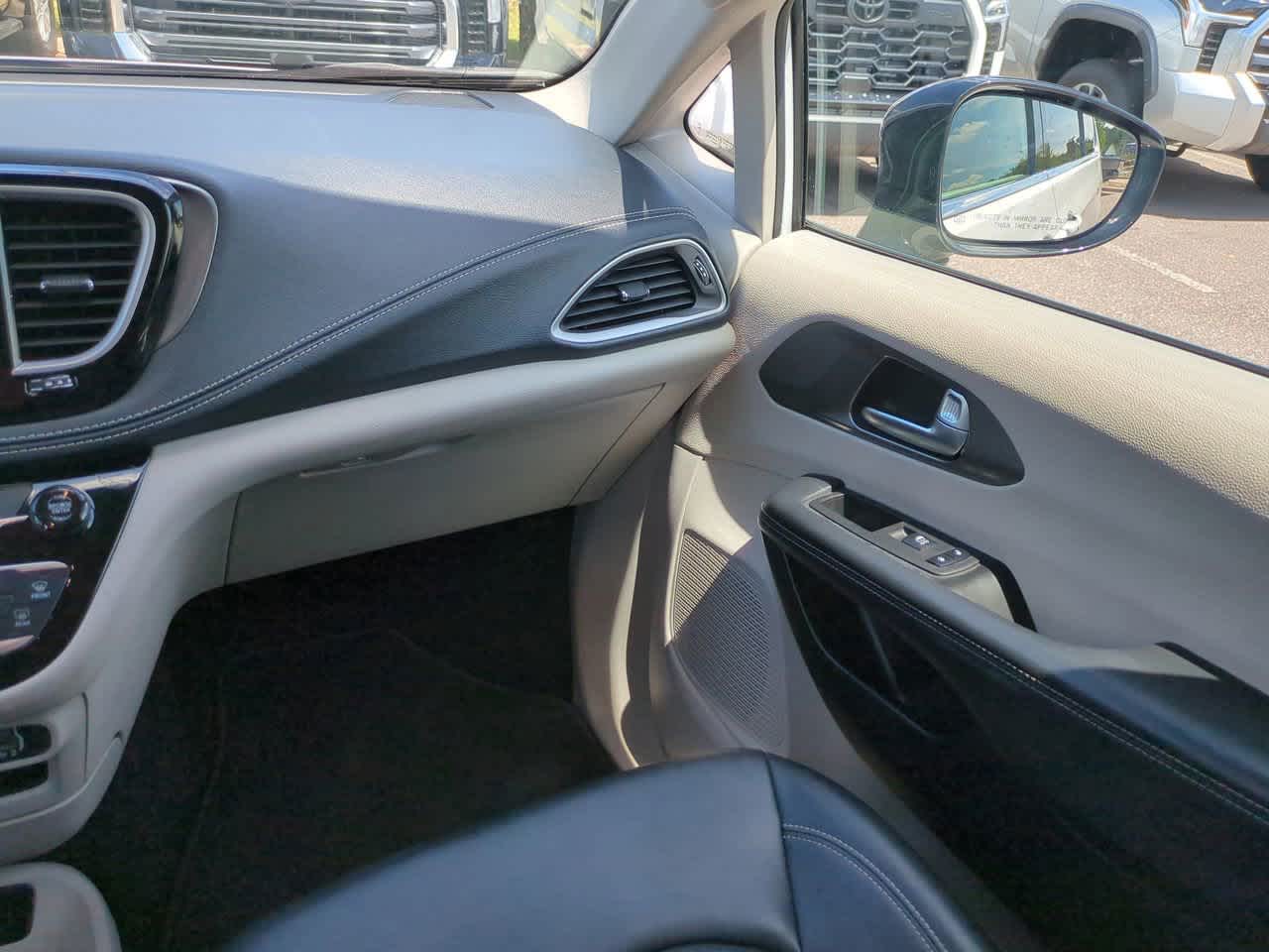 Thumbnail: 2024 Chrysler Pacifica - 16