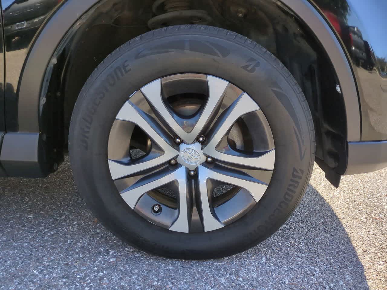 Thumbnail: 2016 Toyota RAV4 - 11