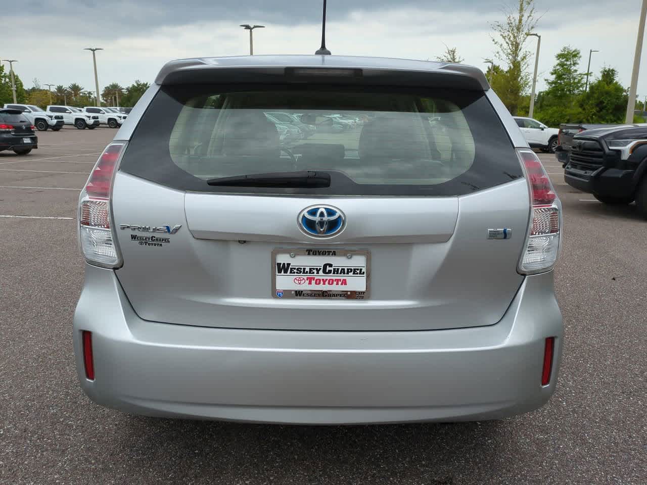 Thumbnail: 2015 Toyota Prius v - 5