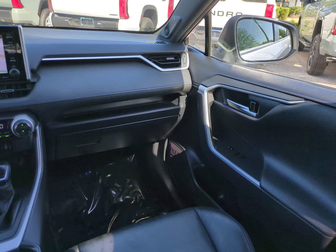 Thumbnail: 2019 Toyota RAV4 - 16