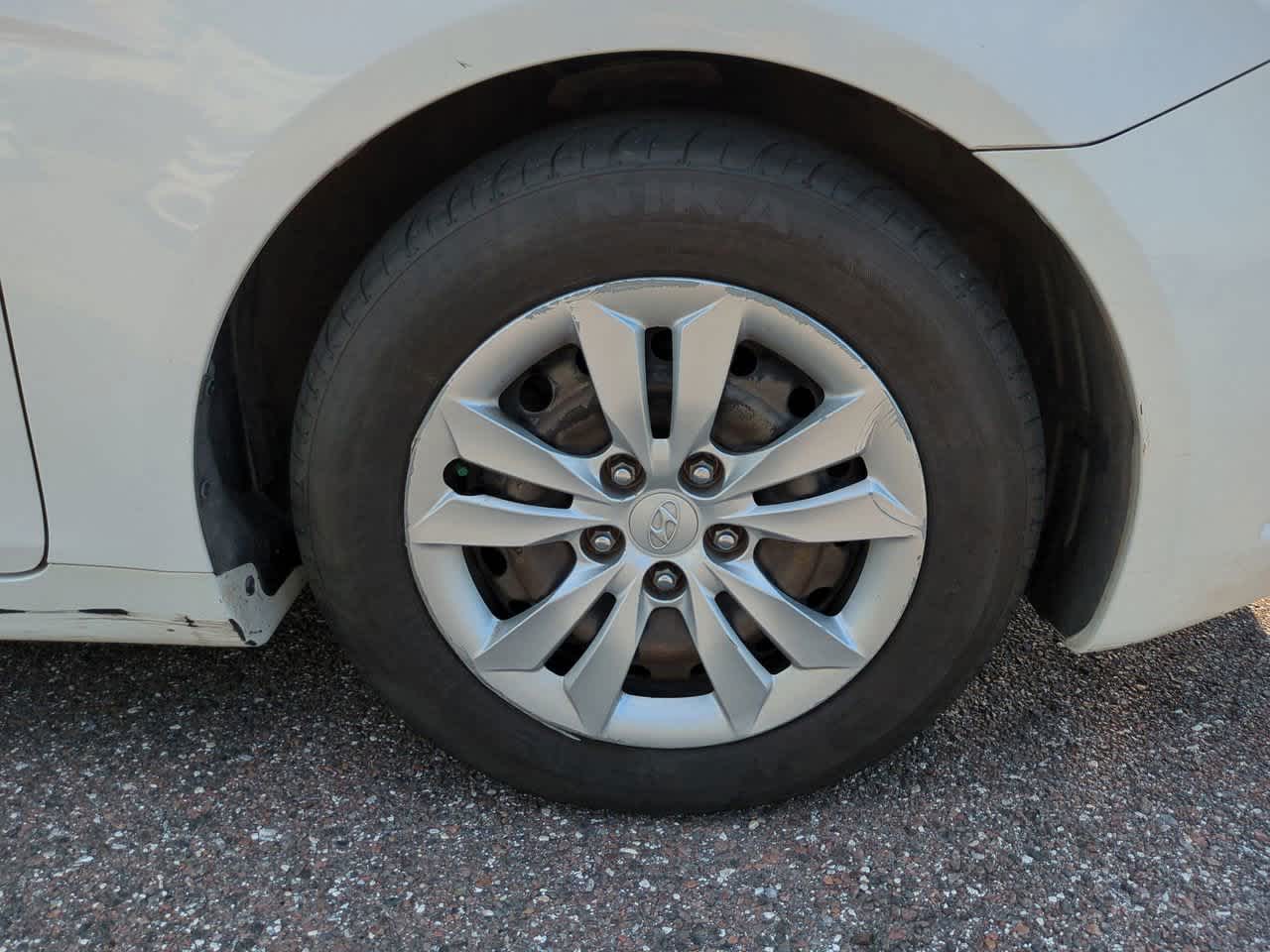 Thumbnail: 2013 Hyundai Sonata - 9