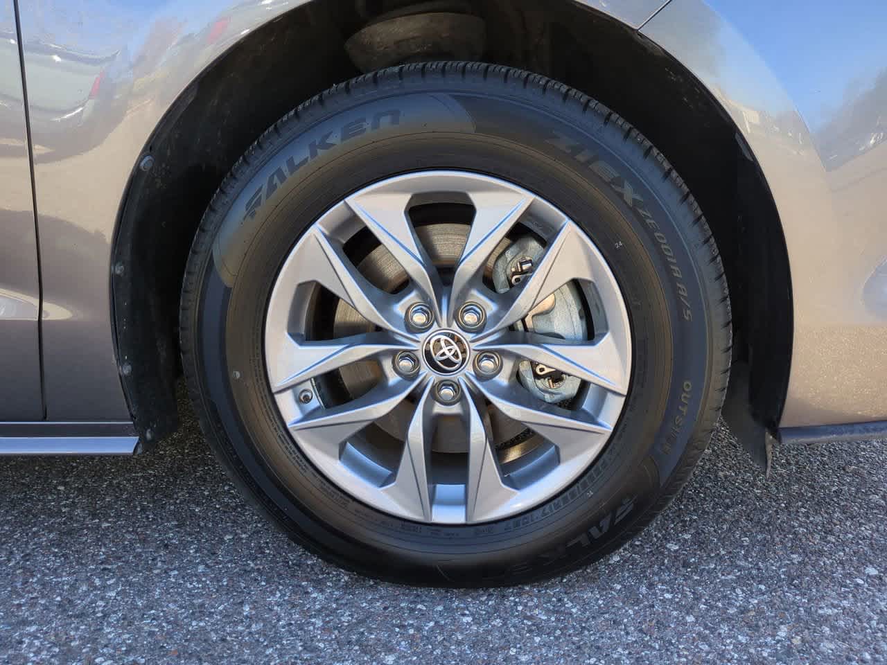 Thumbnail: 2021 Toyota Sienna - 11