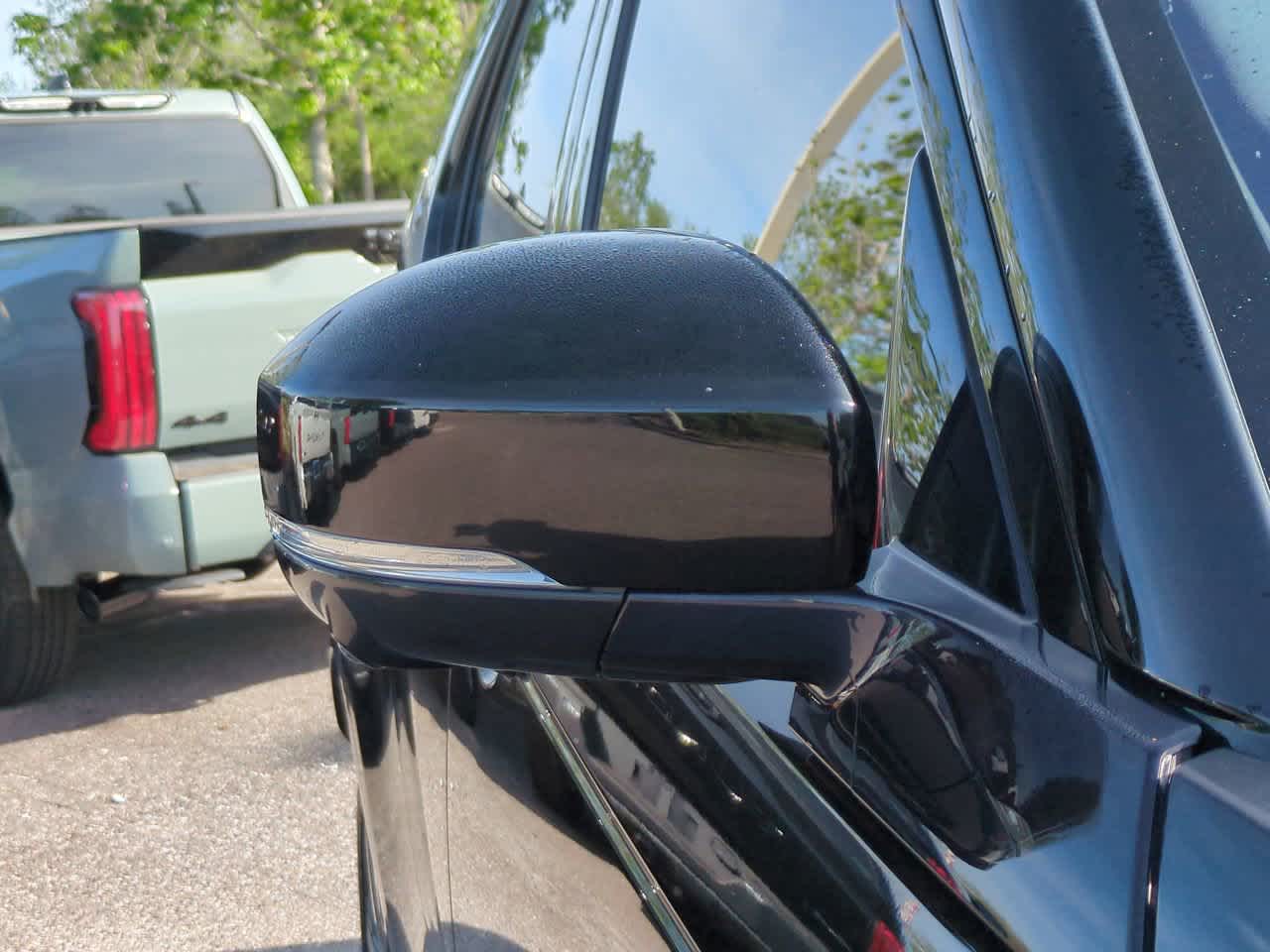 Thumbnail: 2021 Land Rover Discovery - 12