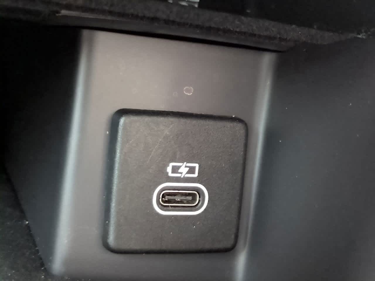 Thumbnail: 2021 Land Rover Discovery - 22