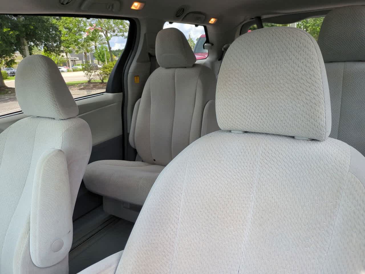 Thumbnail: 2013 Toyota Sienna - 8
