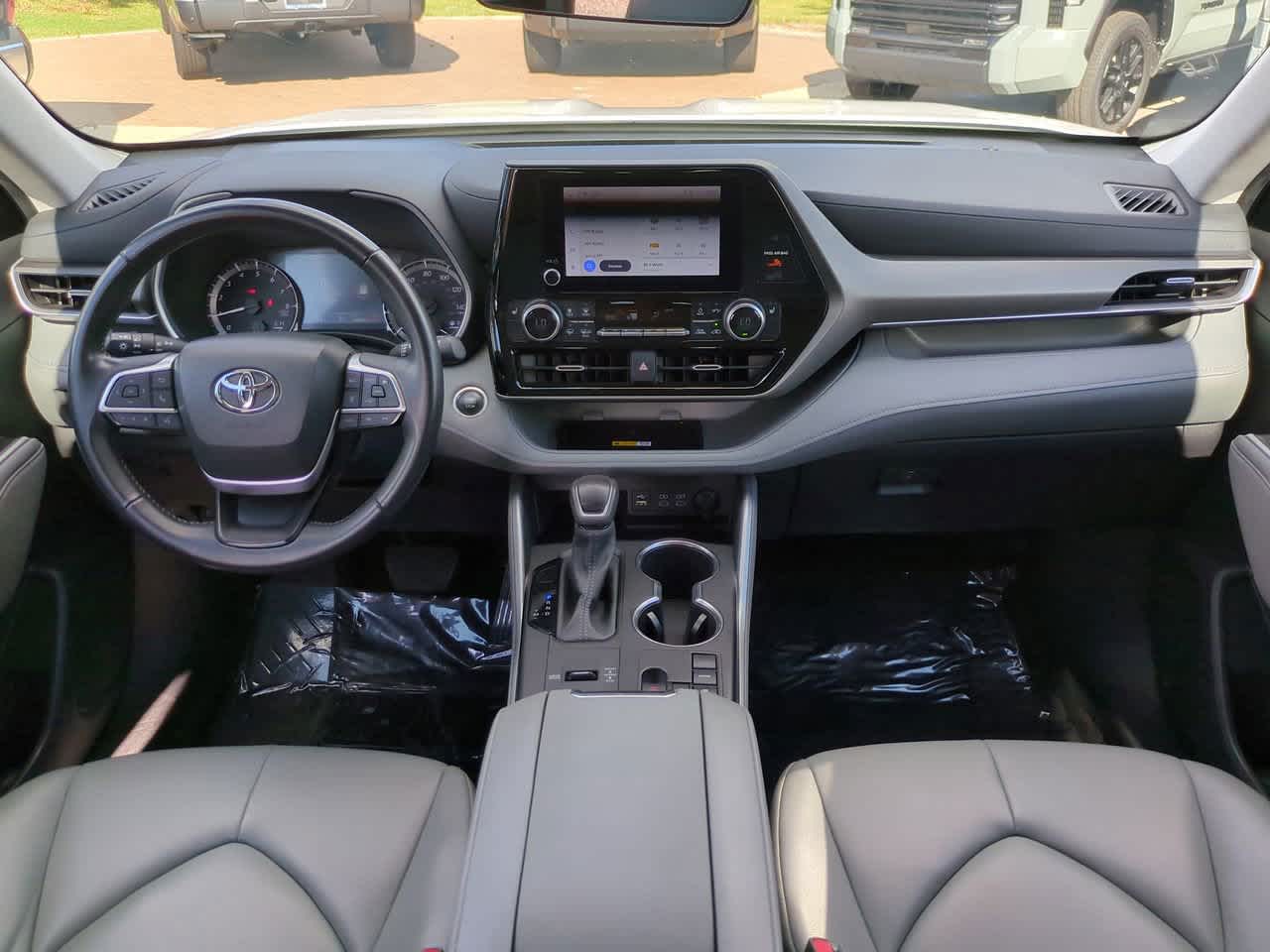 Thumbnail: 2024 Toyota Highlander - 15