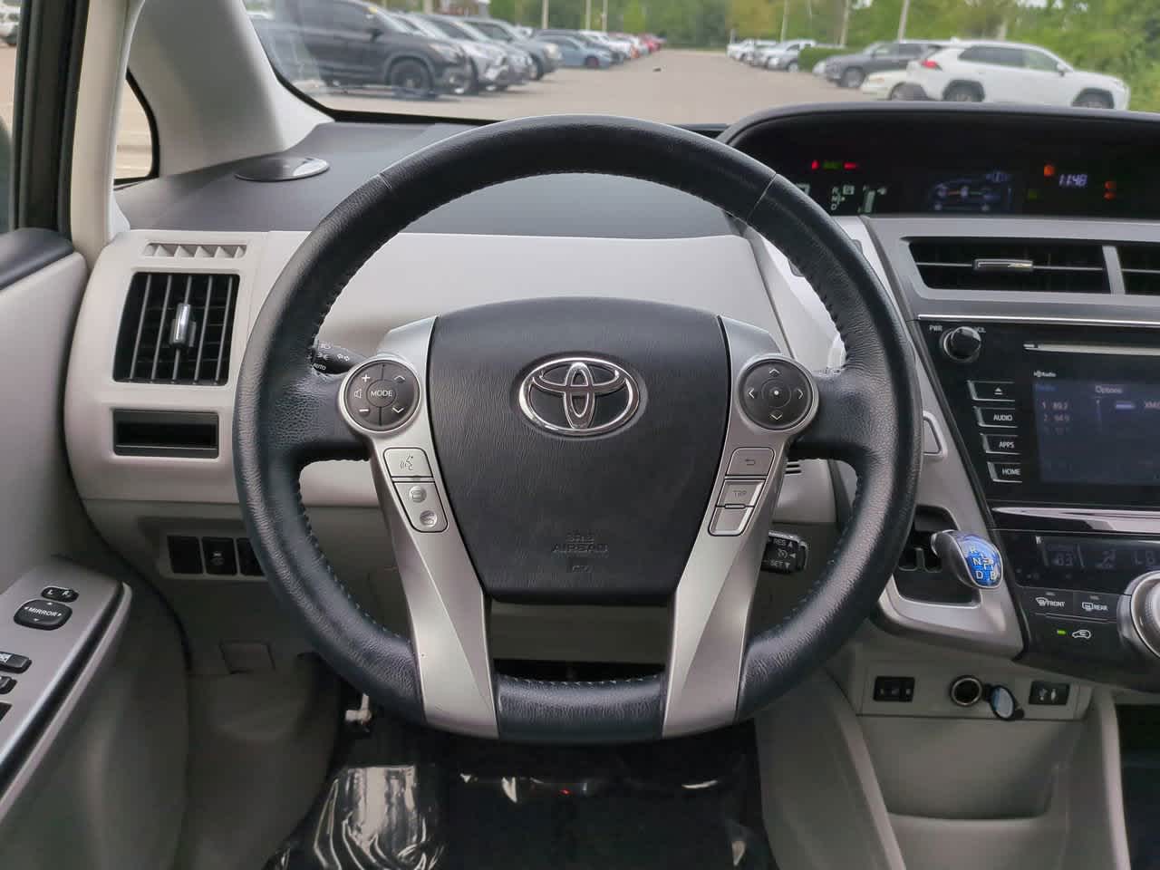 Thumbnail: 2015 Toyota Prius v - 15