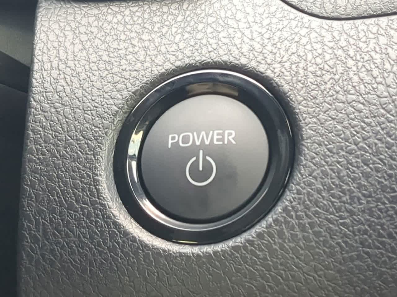 2025 Toyota Camry SE 26