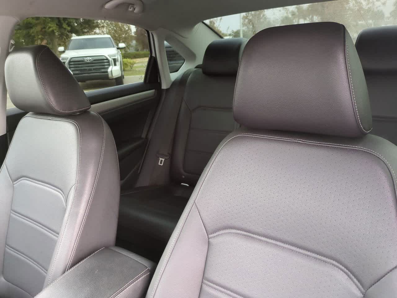 Thumbnail: 2022 Volkswagen Passat - 8