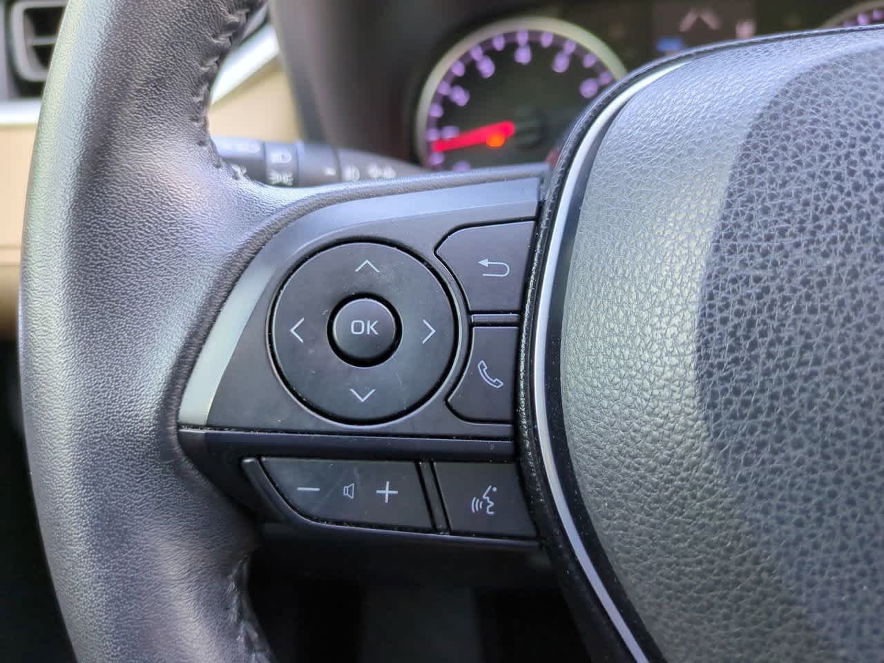 Thumbnail: 2021 Toyota RAV4 - 23