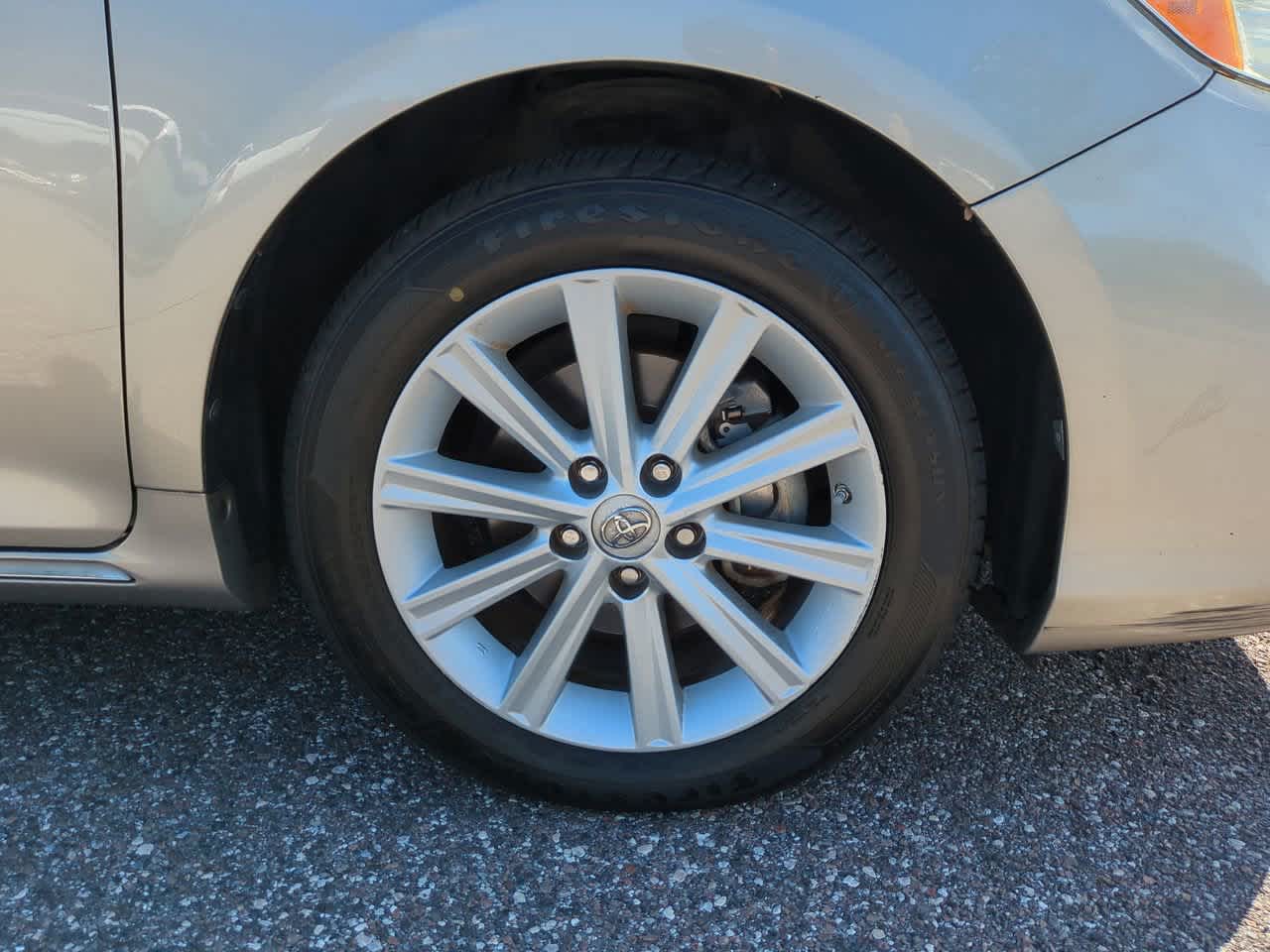 Thumbnail: 2014 Toyota Camry - 11