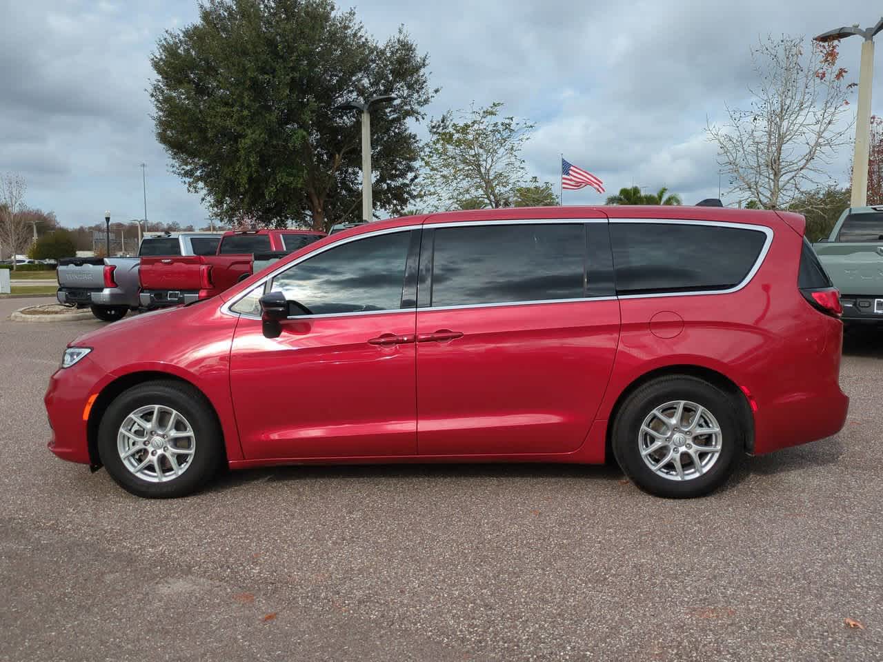 Thumbnail: 2026 Chrysler Pacifica - 3