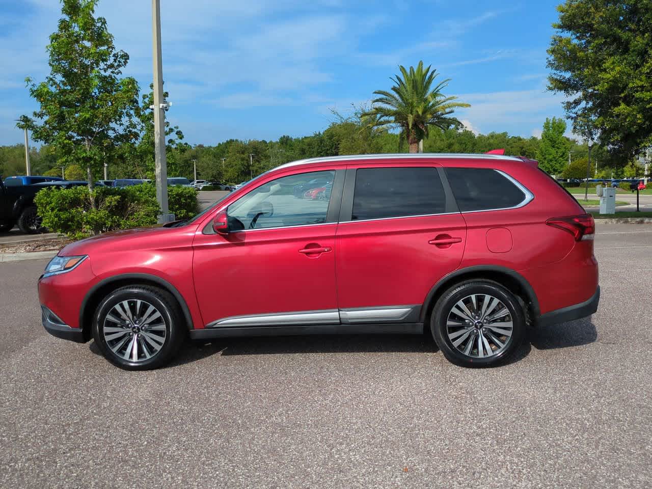 Thumbnail: 2020 Mitsubishi Outlander - 3