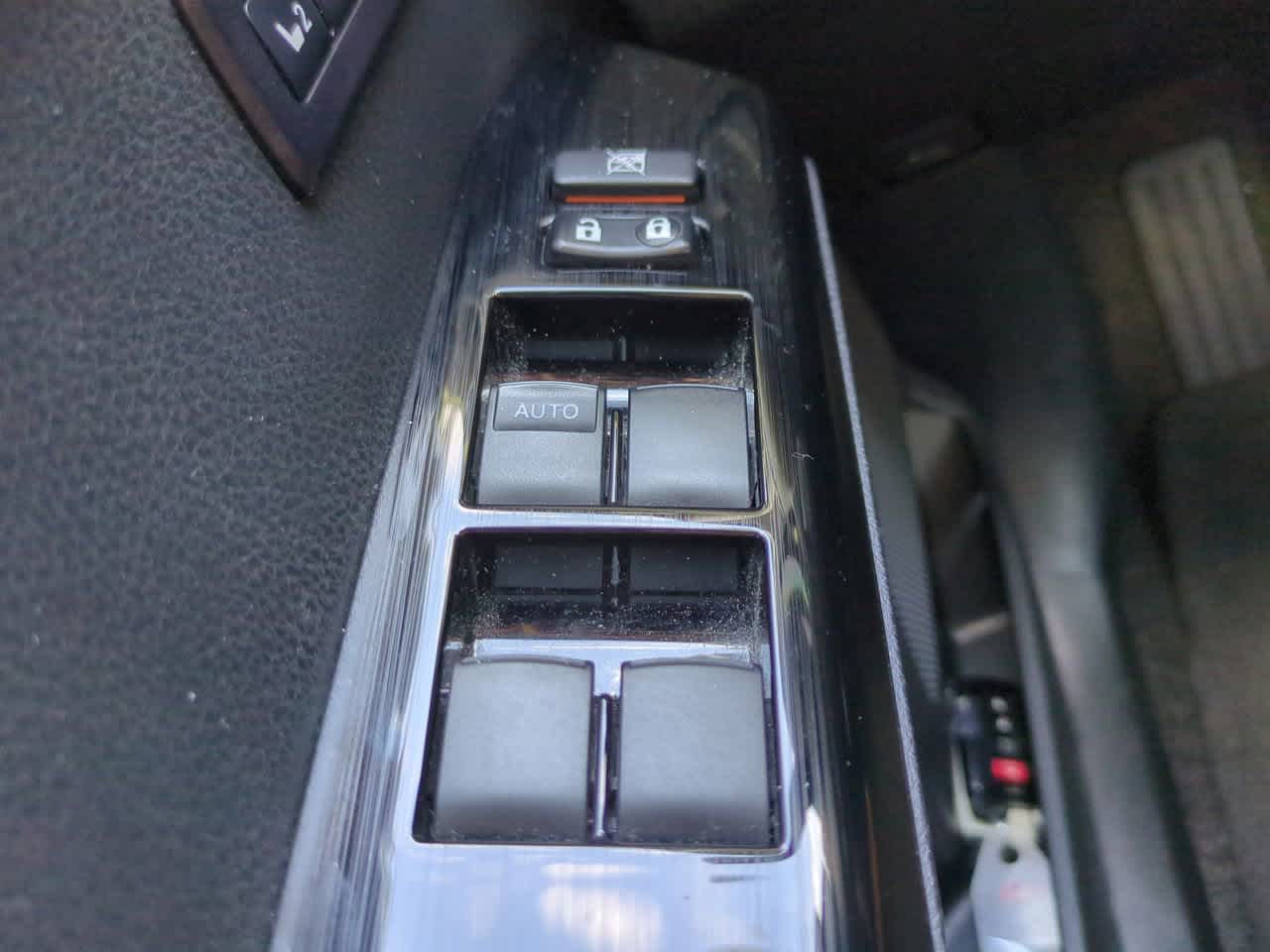 Thumbnail: 2018 Toyota RAV4 - 25