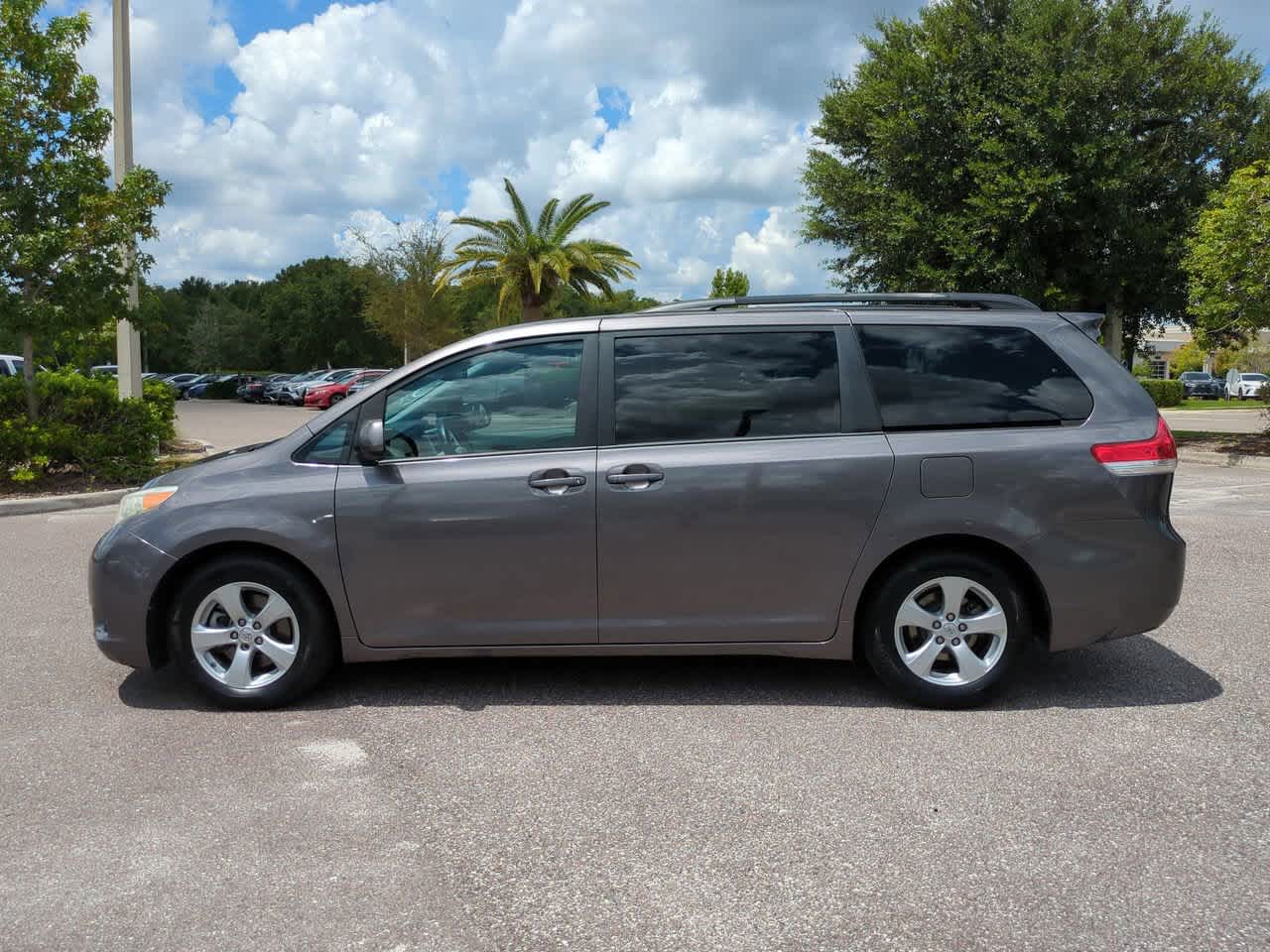 Thumbnail: 2013 Toyota Sienna - 3