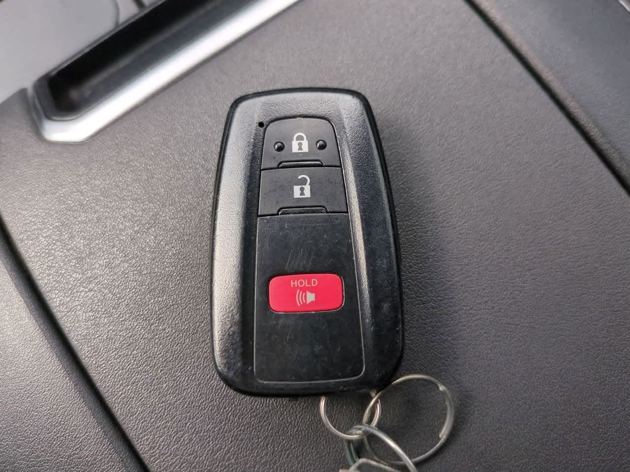 Thumbnail: 2022 Toyota Highlander - 27