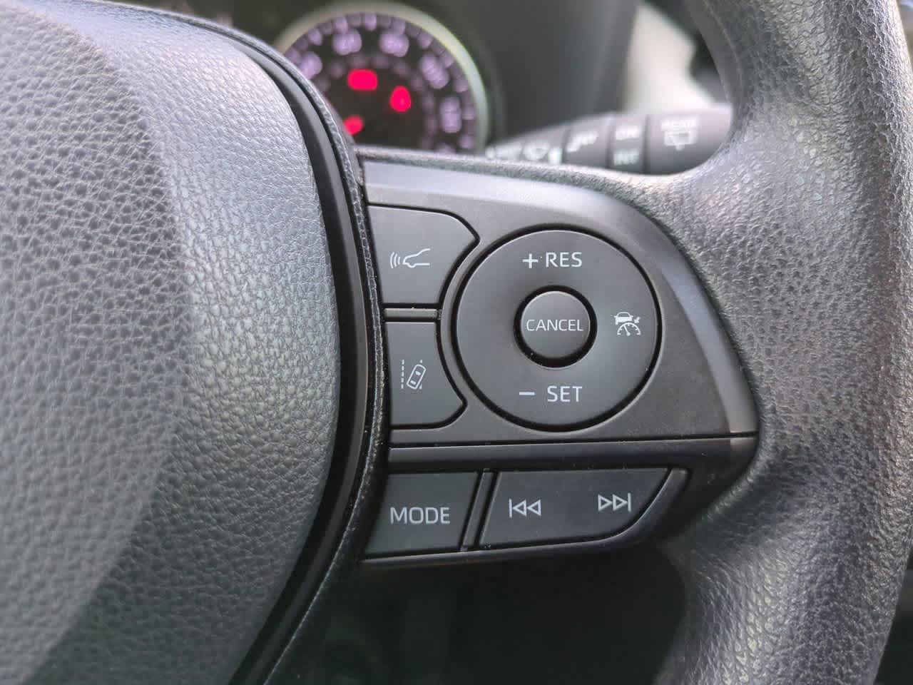 Thumbnail: 2021 Toyota RAV4 - 23