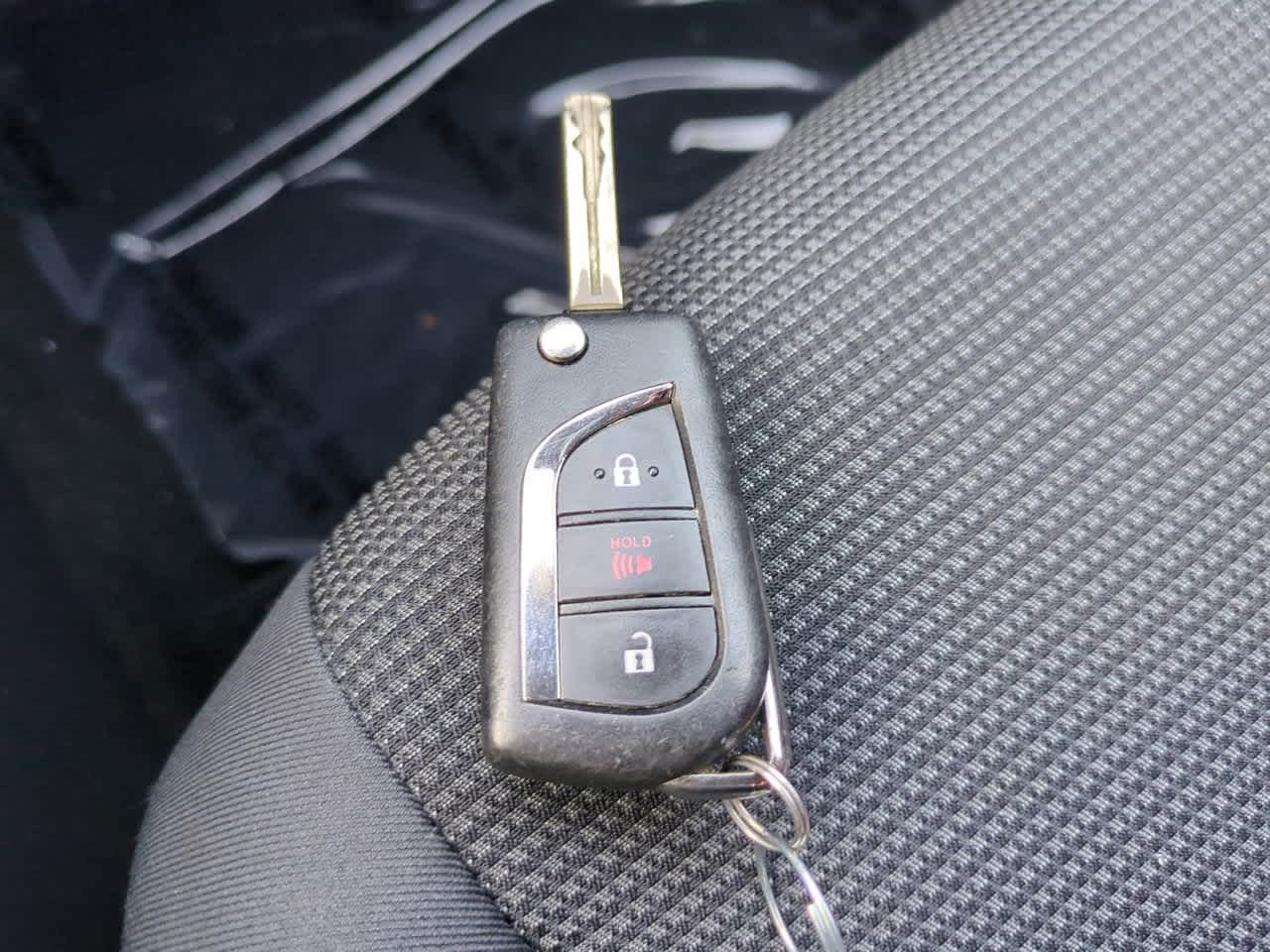 Thumbnail: 2020 Toyota RAV4 - 25