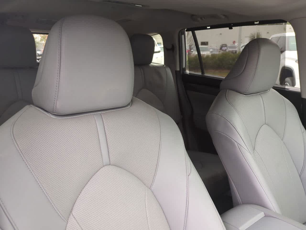 Thumbnail: 2023 Toyota Highlander - 7