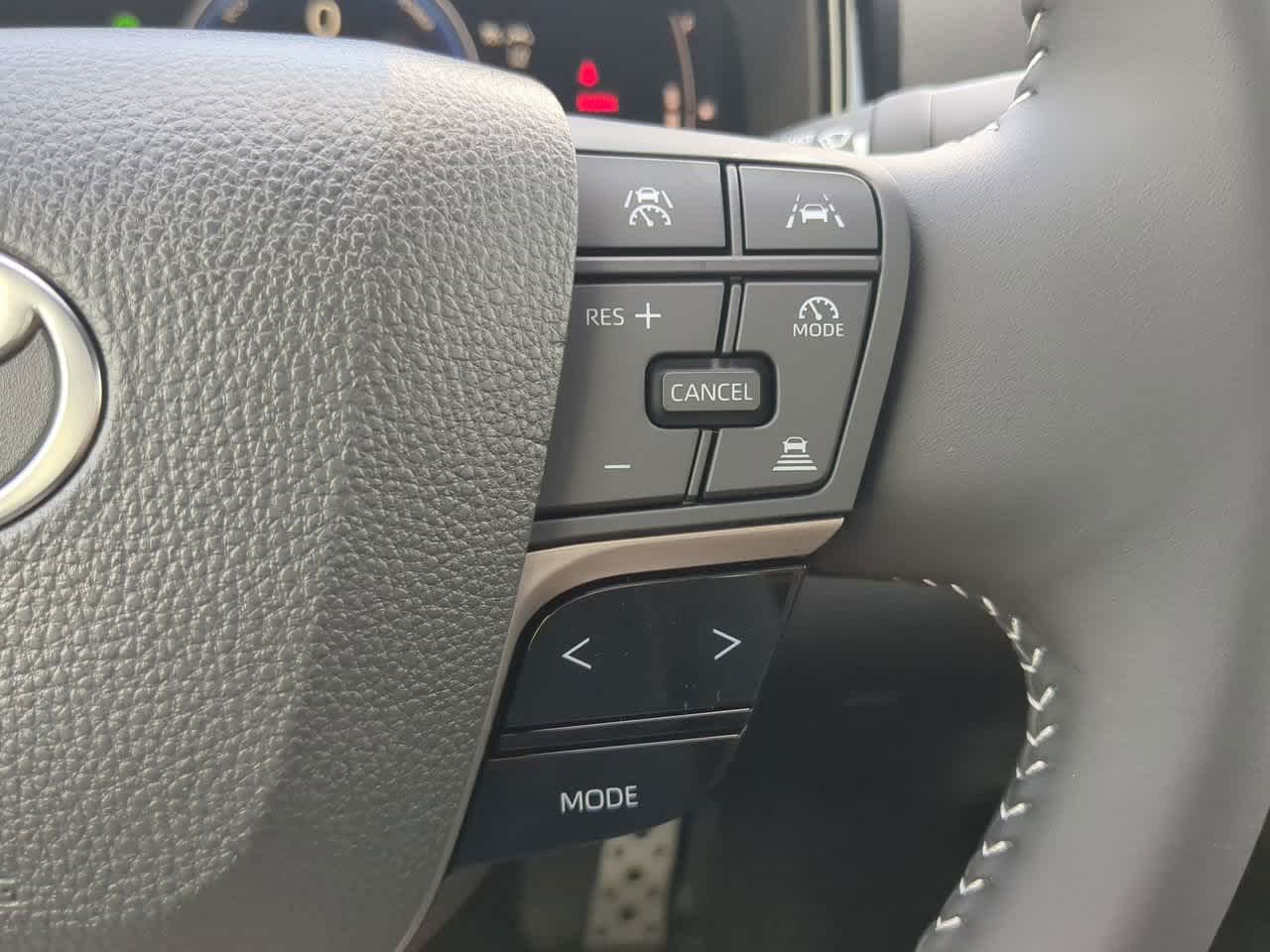 2025 Toyota Camry SE 24