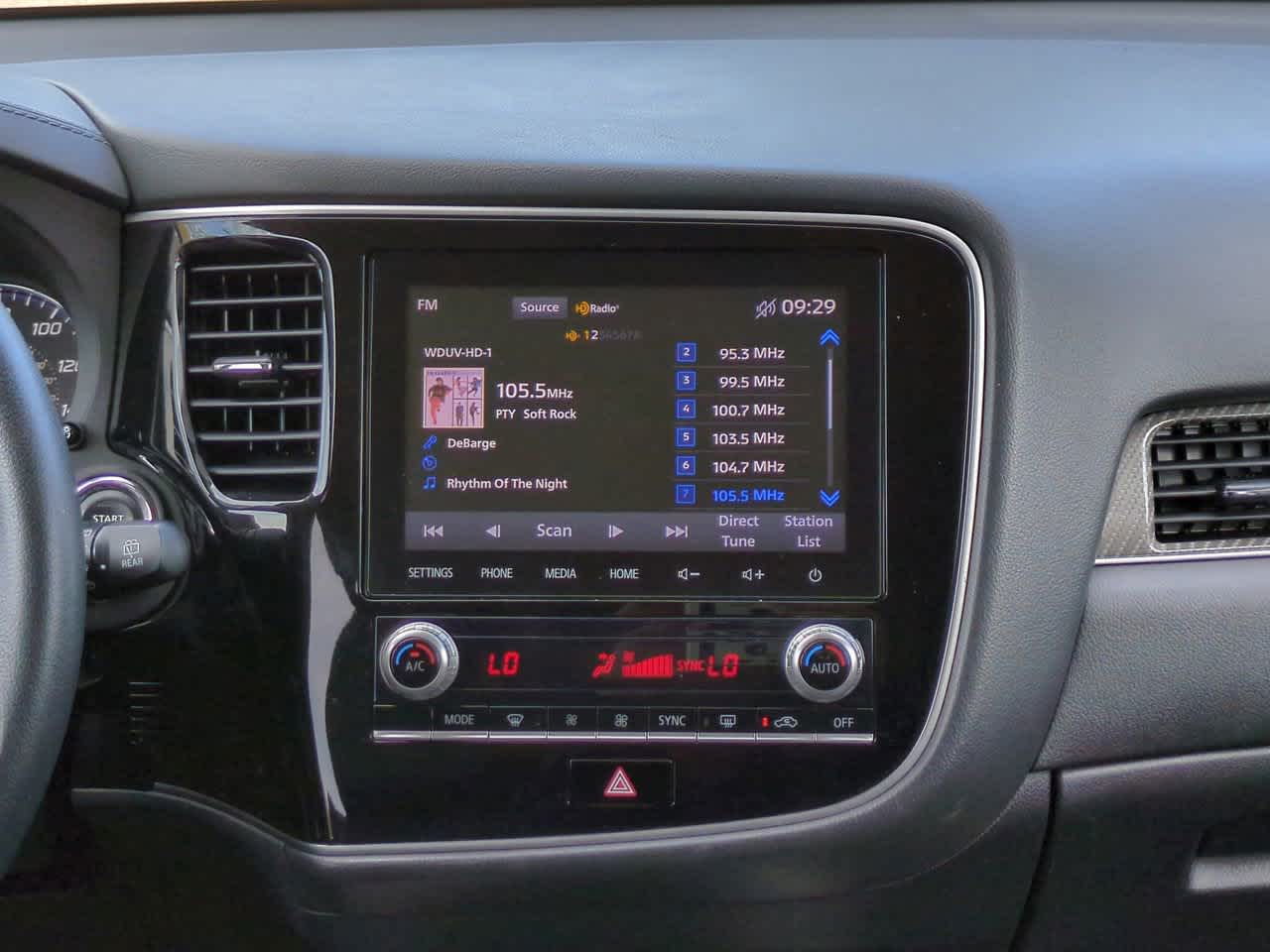 Thumbnail: 2020 Mitsubishi Outlander - 17