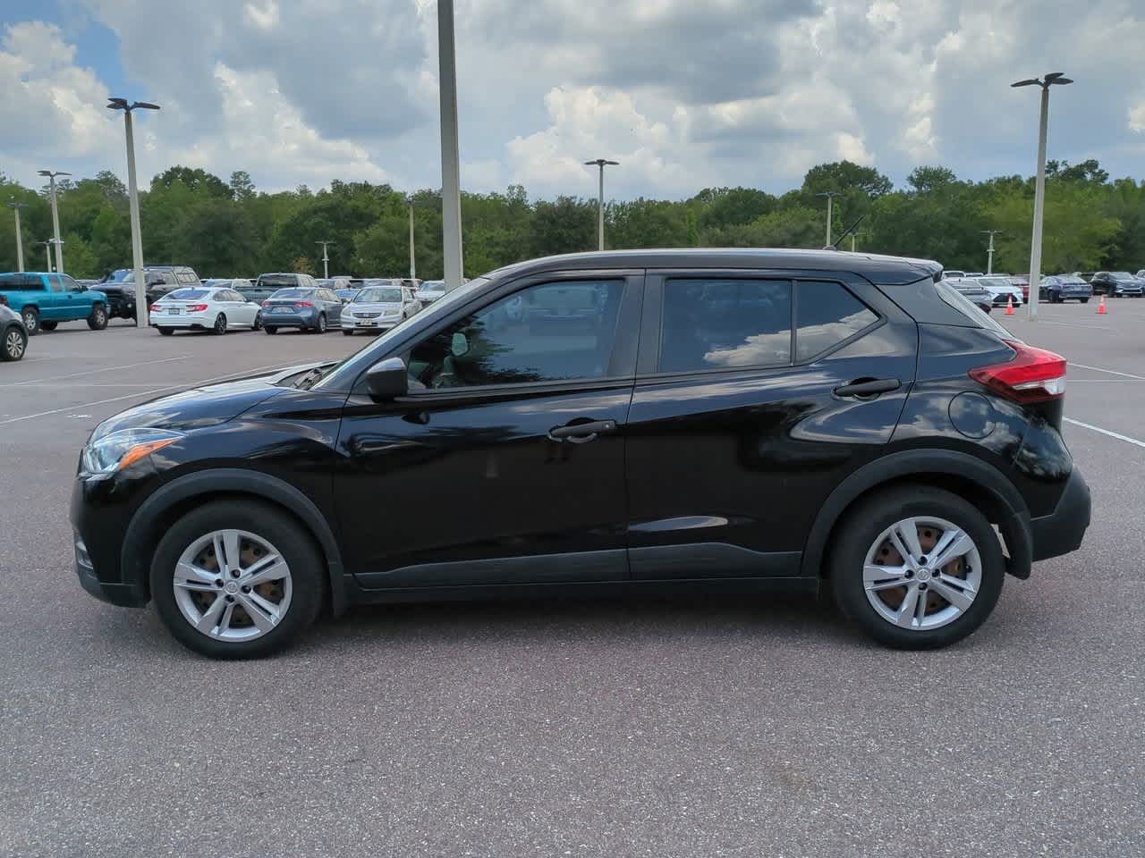 2020 Nissan Kicks S 3