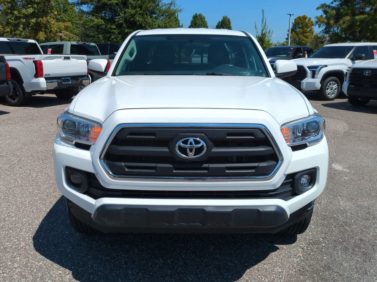 Thumbnail: 2016 Toyota Tacoma - 9