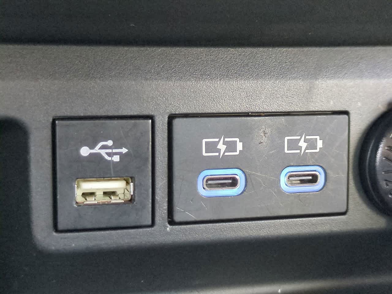 Thumbnail: 2022 Toyota Highlander - 22