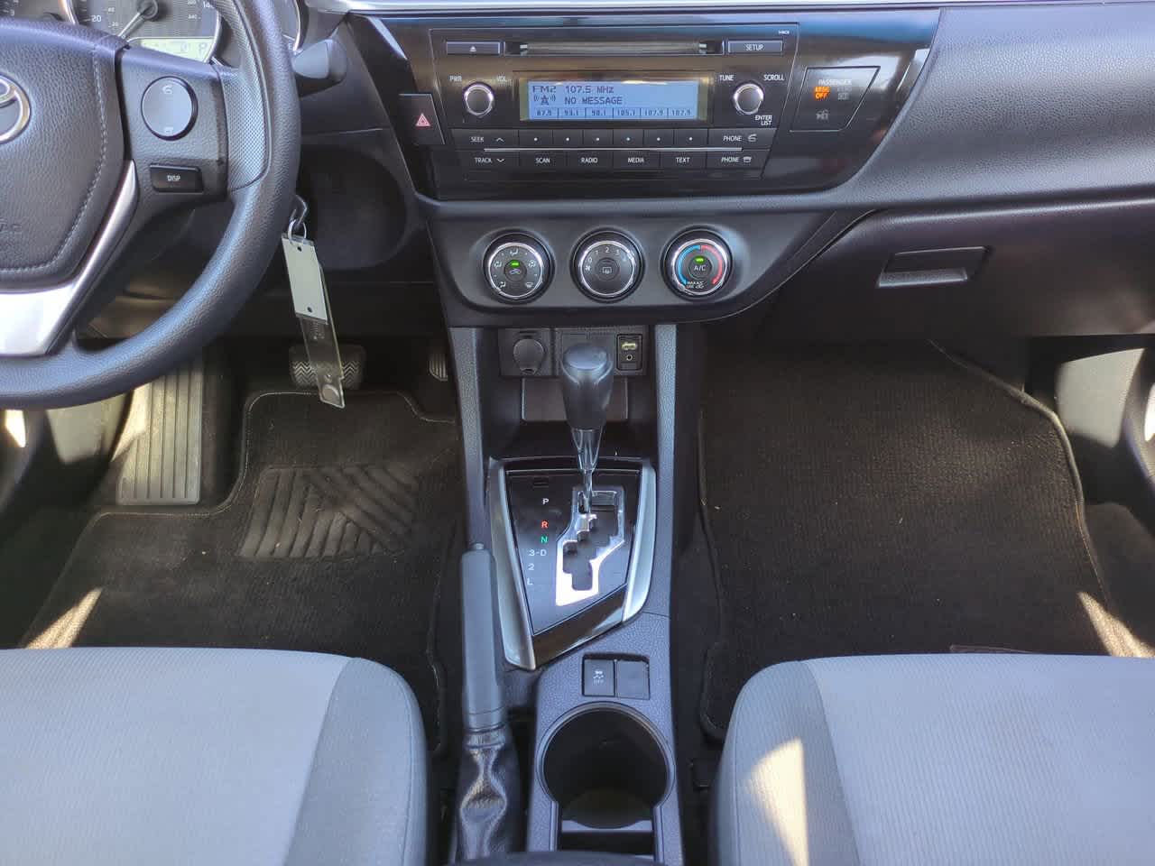 Thumbnail: 2015 Toyota Corolla - 18