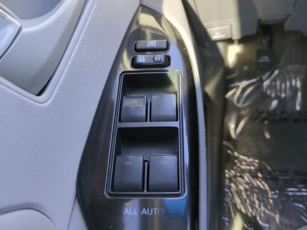 Thumbnail: 2014 Toyota Sienna - 20