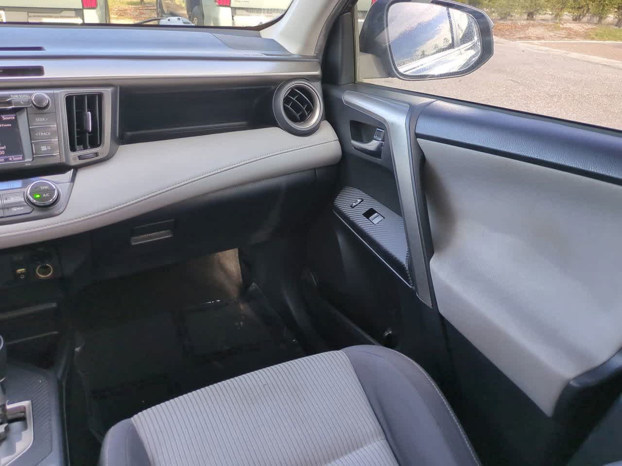 Thumbnail: 2014 Toyota RAV4 - 16