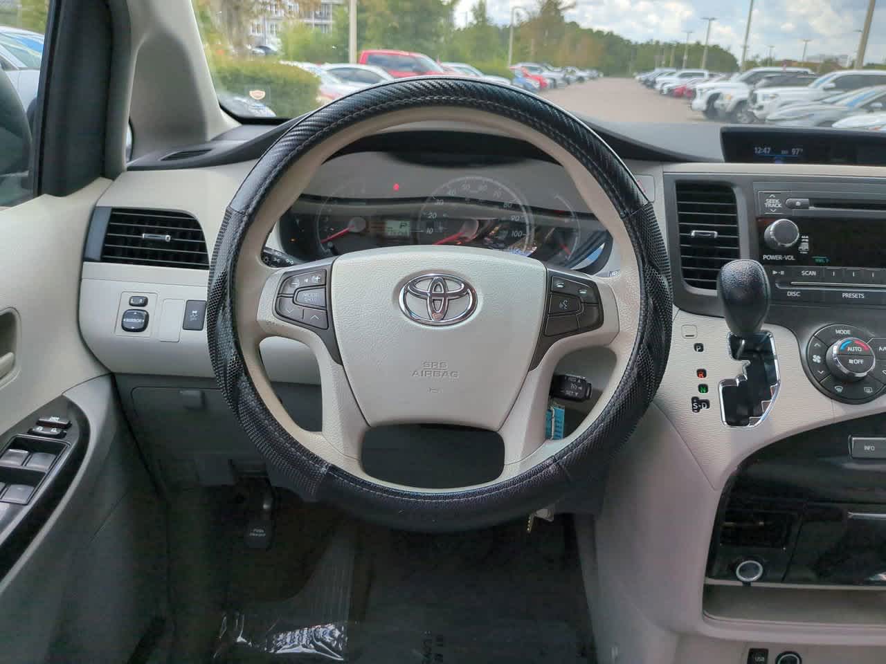 Thumbnail: 2013 Toyota Sienna - 16