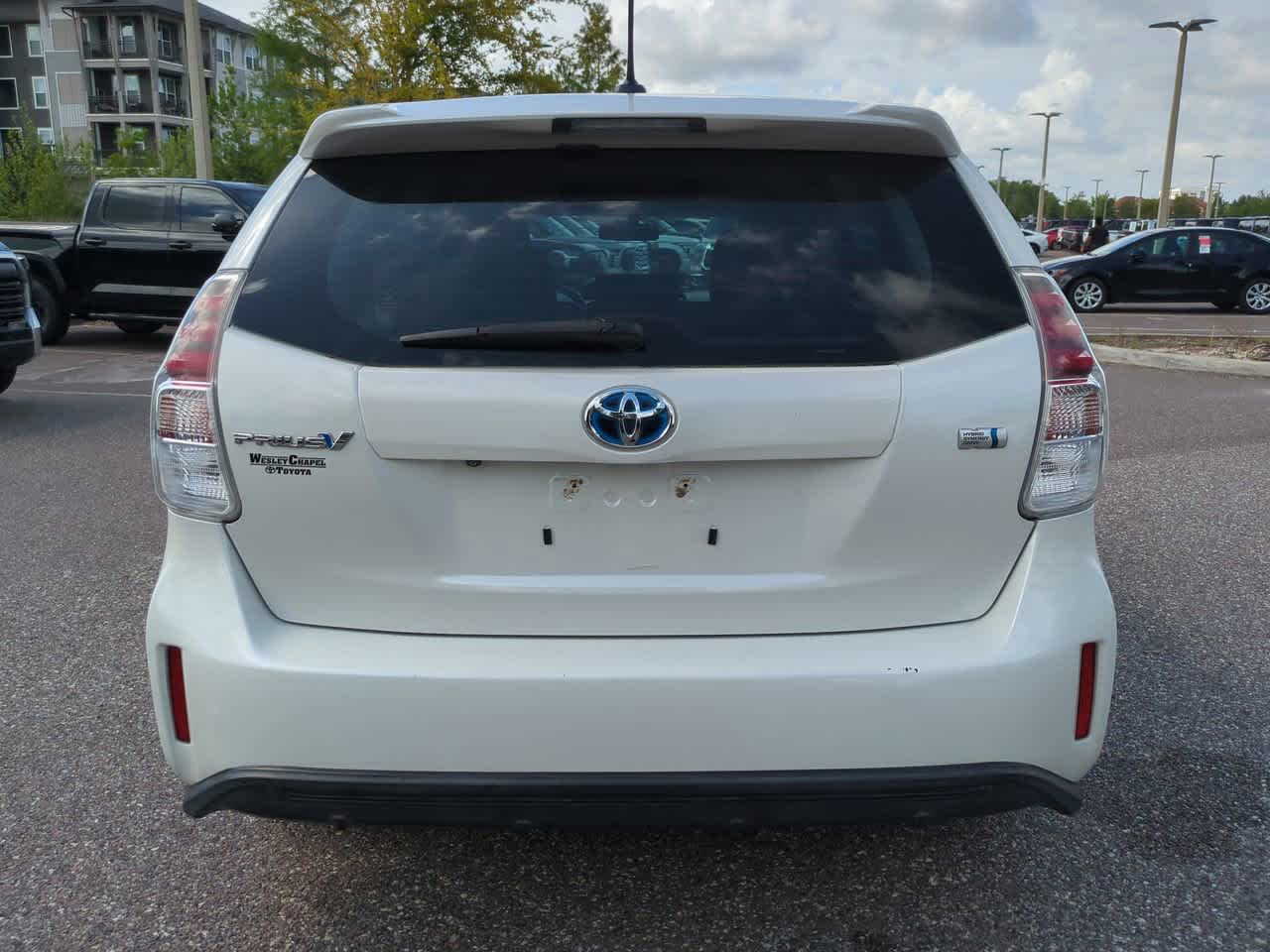 Thumbnail: 2015 Toyota Prius v - 4