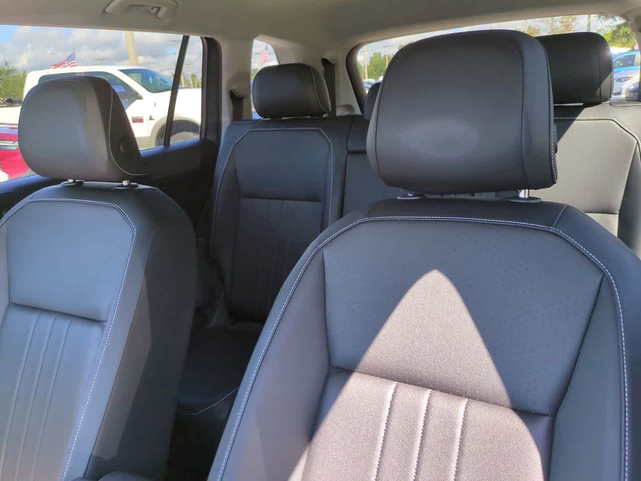 Thumbnail: 2023 Volkswagen Tiguan - 8