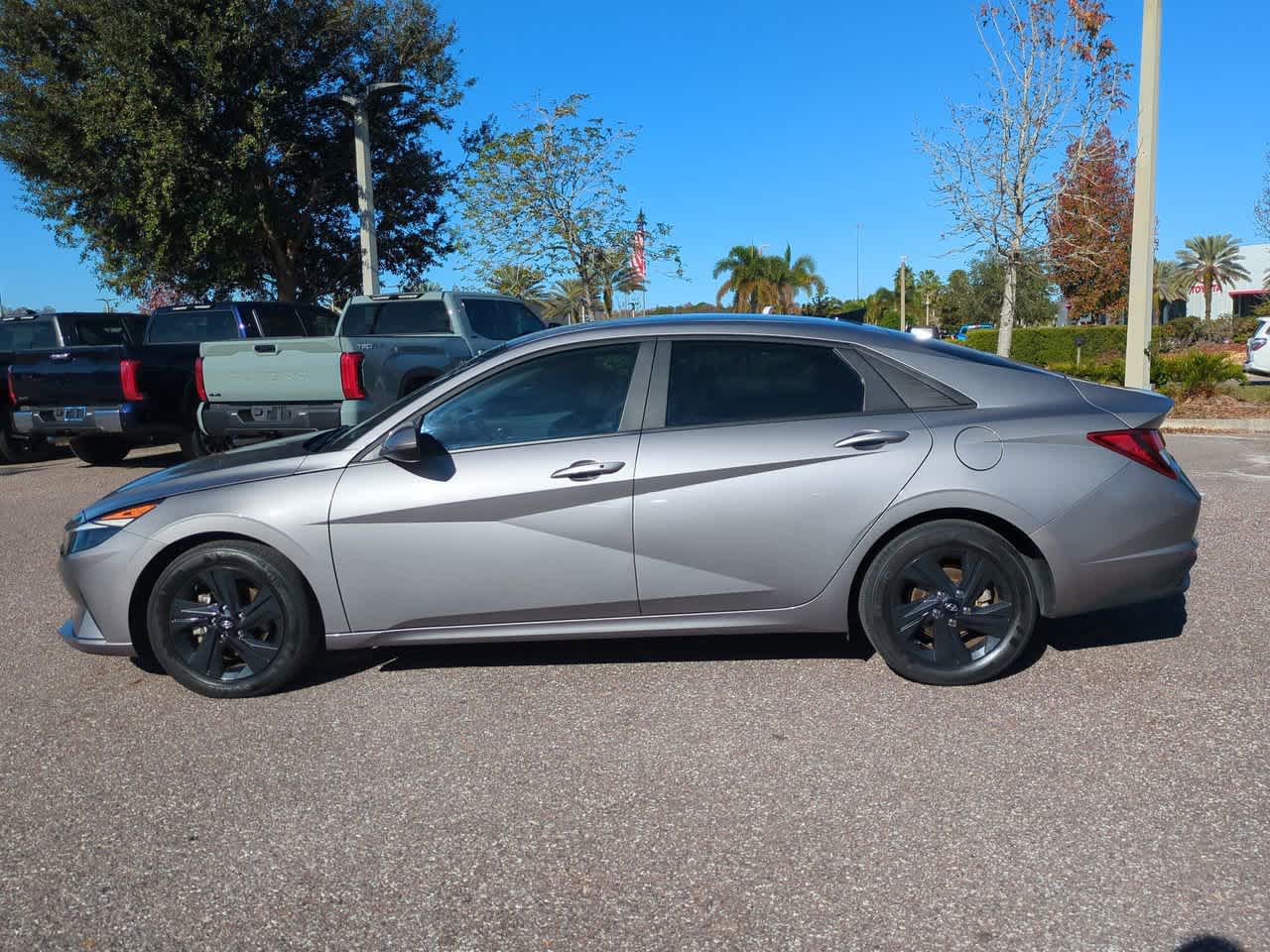 Thumbnail: 2023 Hyundai Elantra - 3