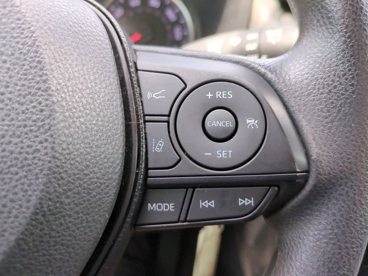 Thumbnail: 2021 Toyota RAV4 - 23