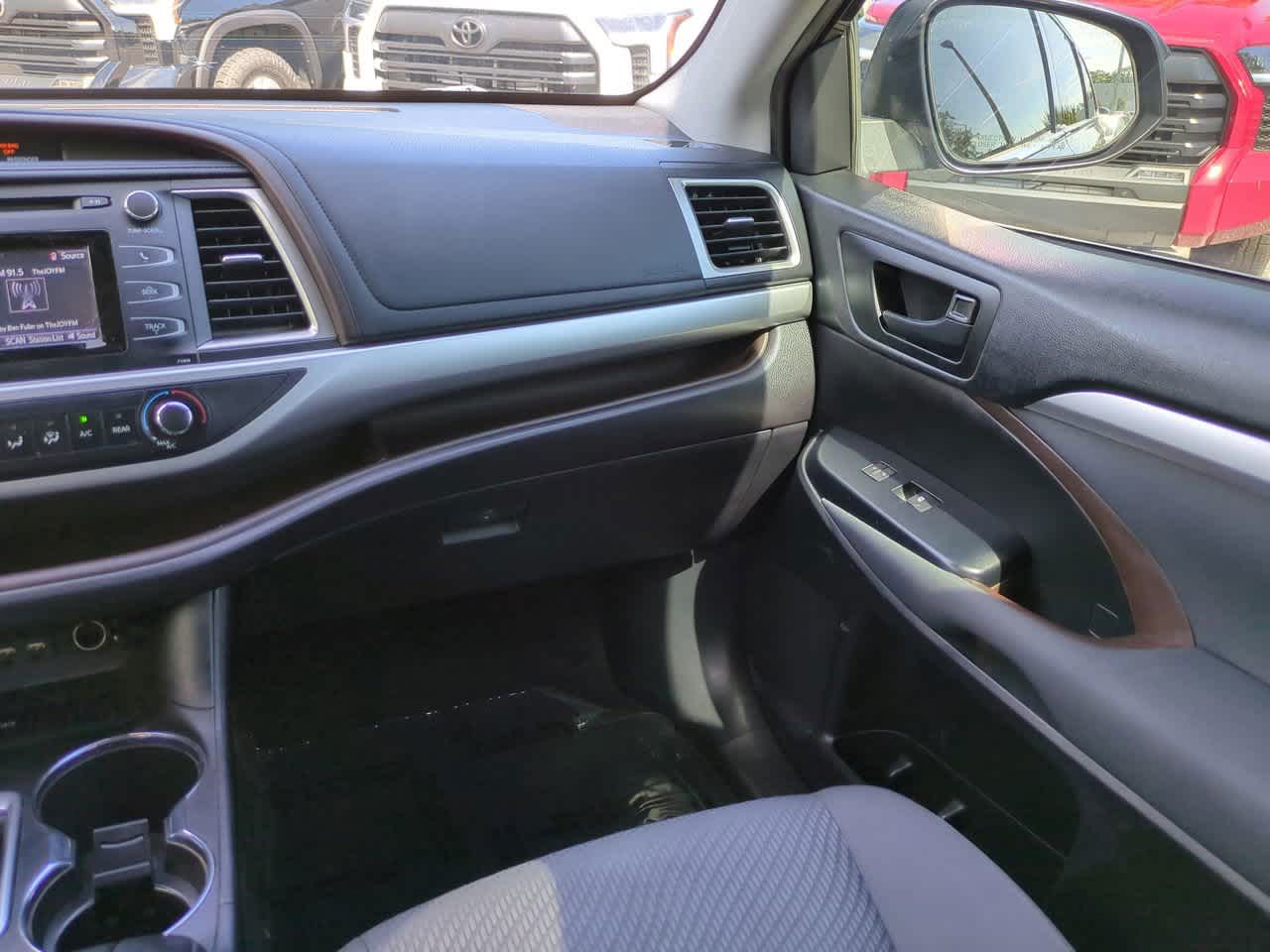 Thumbnail: 2019 Toyota Highlander - 17