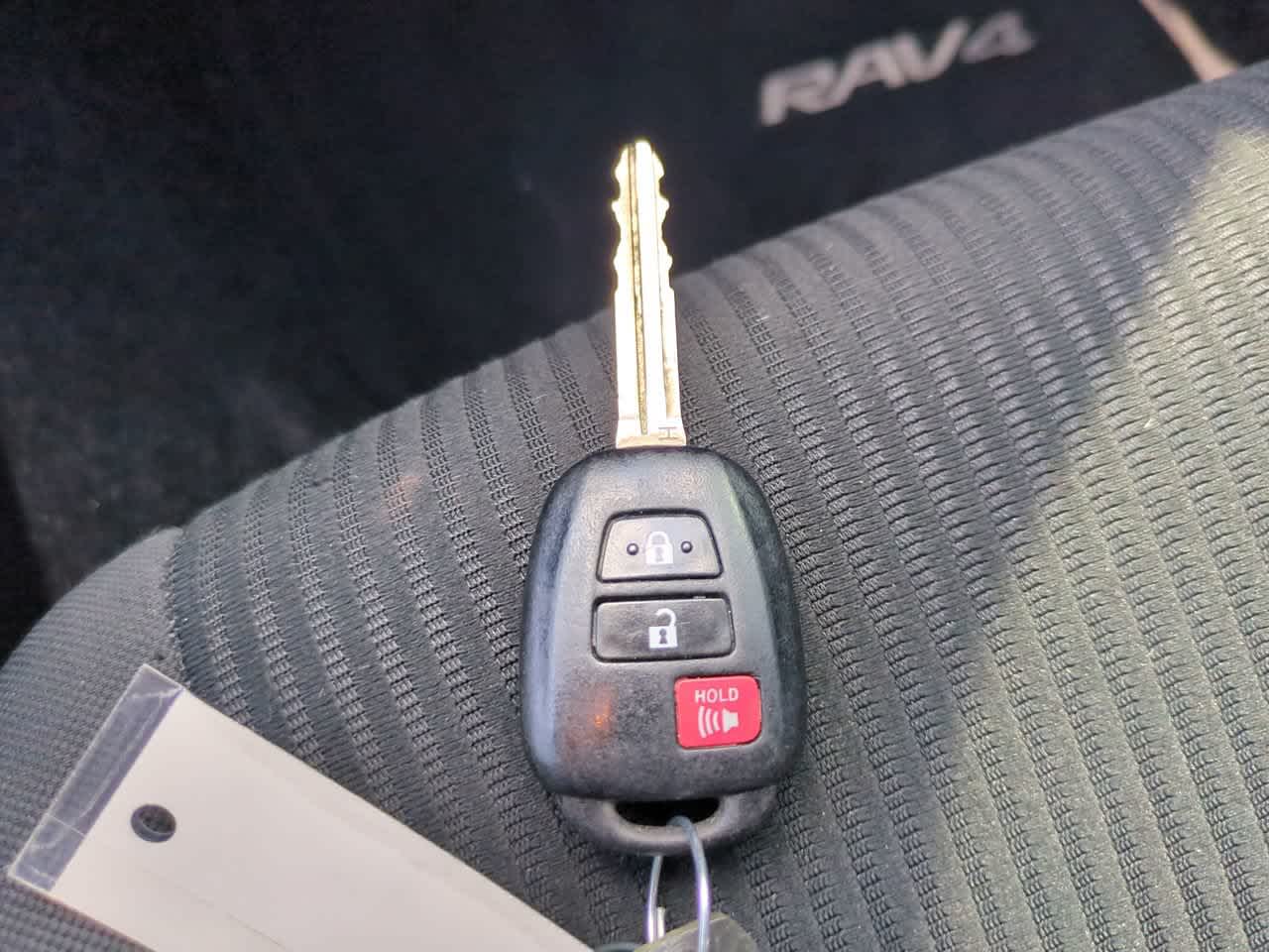 Thumbnail: 2018 Toyota RAV4 - 25
